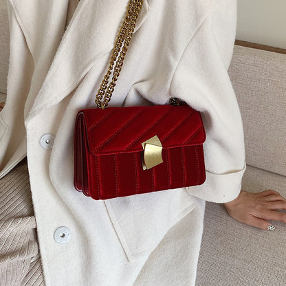 Vintage Velvet Chain Clutch – Designer Evening Shoulder Bag for Women